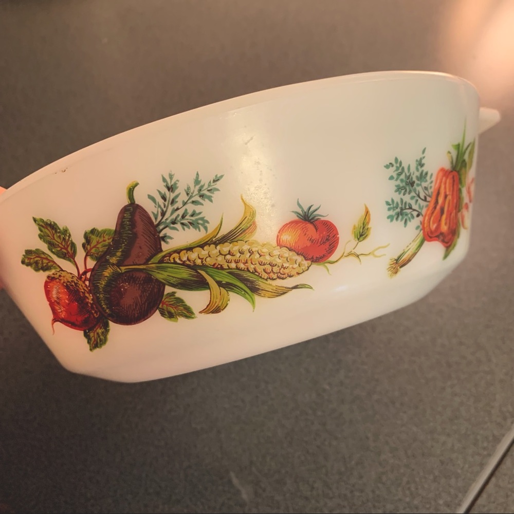 Retro JAJ Pyrex dish 7”